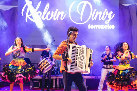 KELVIN DINIZ LANÇA ÁLBUM “GOSTOSIN DE SE DANÇAR” E ABRE O CLIMA DE SÃO JOÃO